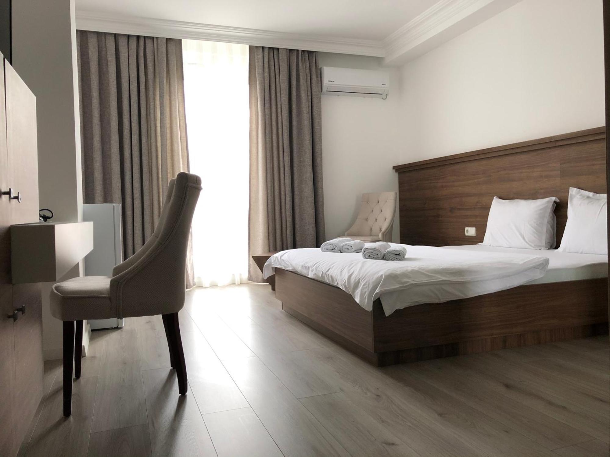 Hotel Dardani Titova Mitrovica Buitenkant foto