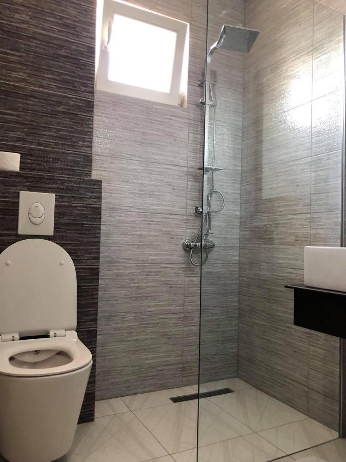 Hotel Dardani Titova Mitrovica Buitenkant foto