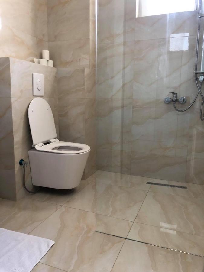Hotel Dardani Titova Mitrovica Buitenkant foto