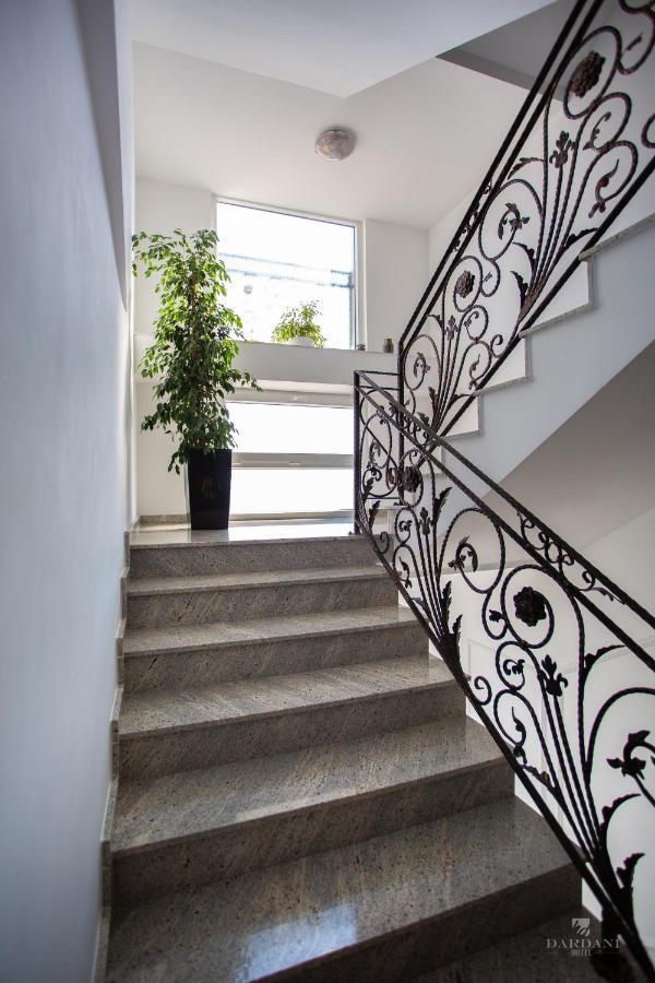 Hotel Dardani Titova Mitrovica Buitenkant foto